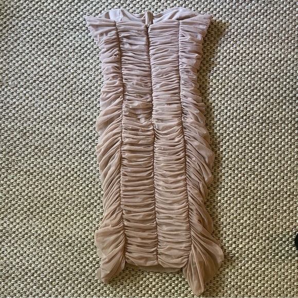 Babaton Blush Flirty Synched Chiffon Structured Dress. DD - Picture 4 of 4